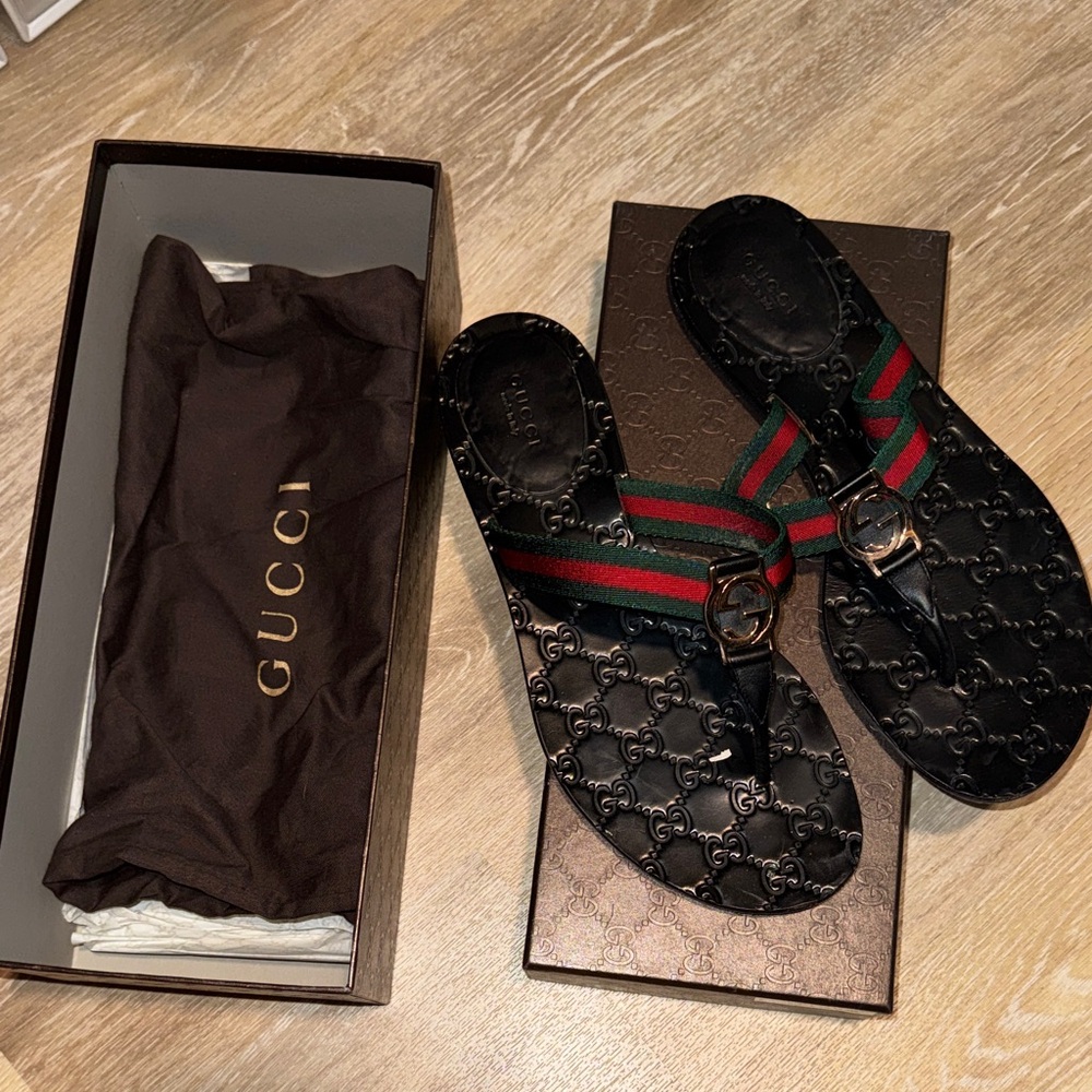 Gucci GG Flip-Flops with Signature Green and Red Strap